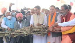 Uttarakhand ﻿सीएम धामी ने गन्ने की अगेती प्रजाति का मूल्य 355 और सामान्य प्रजाति का मूल्य 345 रू. प्रति कुन्तल किये जाने की घोषणा की, सितारगंज में चीनी मिल के पेराई सत्र का शुभारम्भ किया