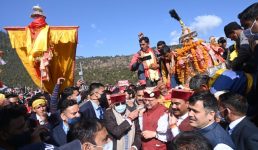 Uttarakhand टिहरी : मुख्यमंत्री ने श्री सेमनागराजा त्रिवार्षिक मेला एवं जात्रा सेममुखेम में भाग लिया, देव डोलियों का लिया आशीर्वाद