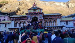 बड़ी संख्या में तीर्थयात्री पहुंच रहे बदरीनाथ, 20 नवंबर को बंंद होंगे कपाट