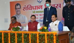 Uttarakhand सीएम धामी ने संविधान दिवस पर डा. अंबेडकर को दी श्रद्धांजलि, कहा संविधान हमारी व्यवस्था और हमारे समाज का पथ प्रदर्शक है