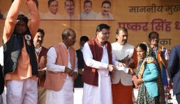 अल्मोड़ा : सल्ट के देघाट पहुंचे सीएम धामी, करीब 63 करोड़ की योजनाओं का लोकार्पण और शिलान्यास किया