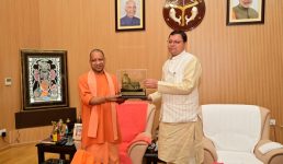सीएम धामी ने यूपी सीएम योगी आदित्यनाथ से मुलाकात की, हुई महत्वपूर्ण बातचीत