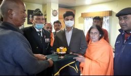 Uttarakhand शहीद मेजर राजेश अधिकारी सहित कई शहीदों के घर से उठाई मिट्टी, रहे भावुक कर देने वाले क्षण