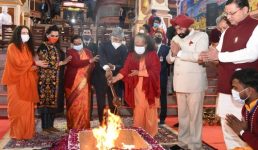 Uttarakhand राष्ट्रपति कोविंद ने पतंजलि विश्वविद्यालय दीक्षांत समारोह को संबोधित किया, गंगा आरती में भी लिया हिस्सा
