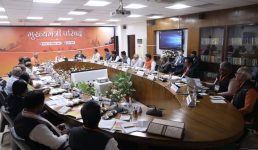 सीएम धामी ने पीएम मोदी के सामने रखा महत्वपूर्ण योजनाओं के काम का हिसाब, पढ़ें पूरी खबर