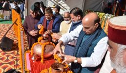 Uttarakhand सैन्यधाम का हुआ भूमिपूजन, रक्षामंत्री राजनाथ सिंह रहे मौजूद, सीएम धामी को बताया धाकड़ बल्लेबाज के साथ तेज गेंदबाज भी