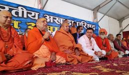 Uttarakhand सीएम धामी का निरंजनी अखाड़े में हुआ स्वागत, कहा जनभावनाओं को देखते हुए देवस्थानम बोर्ड लिया वापस
