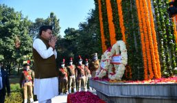विजय दिवस के अवसर पर मुख्यमंत्री धामी ने दी प्रदेशवासियों को शुभकामना, कहा हमारे सैनिकों के पराक्रम से पाकिस्तानी सैनिकों का मनोबल टूट गया था