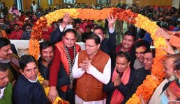 Uttarakhand मुख्यमंत्री का श्रीनगर गढ़वाल दौरा, 400 ग्राम प्रधान और प्रतिनिधियों को संबोधित किया