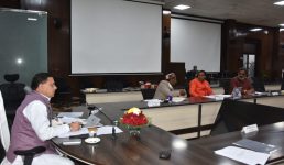 Uttarakhand ﻿मुख्यमंत्री ने कोविड-19 से सम्बन्धित बचाव कार्यों की समीक्षा की, सभी प्रभारी मंत्री जनपदों का भ्रमण कर लेंगे स्थिति का जायजा