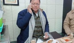 Uttarakhand चुनावी आपाधापी के बीच यहां नजर आए पुष्कर धामी, बीजेपी उम्मीदवारों की लिस्ट जारी होने के बाद