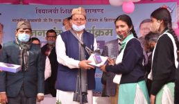 Uttarakhand ﻿सीएम धामी ने राज्य में निशुल्क मोबाइल टैबलेट योजना शुरू की, लगभग 2 लाख 65 हजार विद्यार्थी लाभान्वित