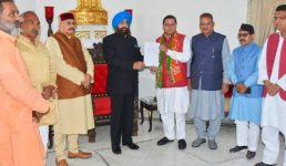 उत्तराखंड : मुख्यमंत्री धामी ने दिया इस्तीफा, कैबिनेट की महत्वपूर्ण बैठक भी की, पूरी खबर पढ़ें