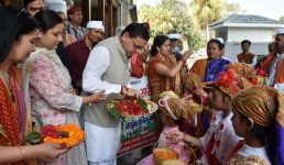 Uttarakhand मुख्यमंत्री आवास में मनाया गया फूलदेई लोकपर्व, धामी ने कहा  संस्कृति एवं परंपराओं की पहचान में लोक पर्वों की अहम भूमिका