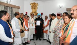 Uttarakhand : धामी के नेतृत्व में सरकार गठन की तैयारी, राज्यपाल को सौंपा पत्र