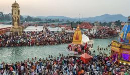 हरिद्वार : वैशाखी पर लाखों श्रद्धालुओं ने गंगा में लगाई डुबकी, ढाई साल बाद दिखी ऐसी भीड़