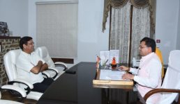Uttarakhand : क्या कांग्रेस में बड़ी बगावत का संकेत है ये तस्वीर ? धामी और प्रीतम की मुलाकात से राजनीतिक गर्मी बढ़ी