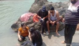Uttarakhand : दिल्ली के 2 युवक और 2 युवती बह रहे थे नदी में, जल पुलिस ने किया बचाव