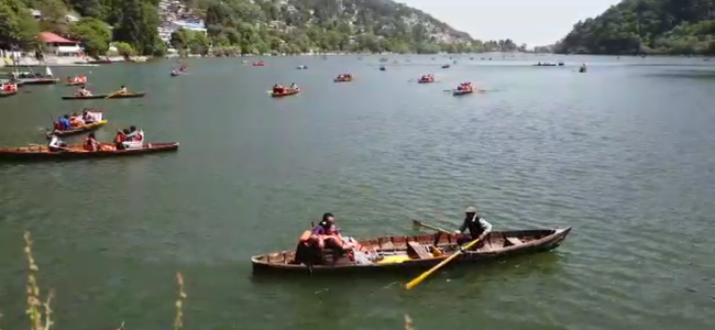 Video नैनीताल पर्यटकों से खचाखच भरा, आने वाले ये खबर जरूर पढ़ें Video नैनीताल पर्यटकों से खचाखच भरा, आने वाले ये खबर जरूर पढ़ें