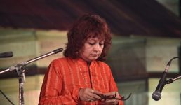 देहरादून : देश की प्रथम महिला संतूर वादक श्रुति अधिकारी ने अपने बैंड “पंचनाद“ से लोगों को मंत्रमुग्ध किया