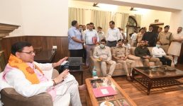 Uttarakhand : ﻿मुख्यमंत्री ने की जनपद हरिद्वार के विकास कार्यों की समीक्षा, अधिकारियों को दिये जन सुविधाओं के विकास पर ध्यान देने के निर्देश