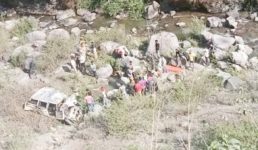 Uttarakhand : भीषण वाहन दुर्घटना में 6 लोगों की मौत, गिरते ही गाड़ी में आग लगी, बुरी तरह जले शव