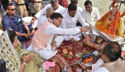 Uttarakhand : हरिद्वार में गंगा मैया का जन्मदिन मनाया गया, मुख्यमंत्री धामी भी रहे मौजूद
