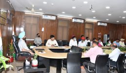 Uttarakhand : मुख्य सचिव ने ई-श्रम पोर्टल की राज्य स्तरीय अनुश्रवण समिति की बैठक ली, कार्यस्थल के आसपास ही रजिस्ट्रेशन की सुविधा उपलब्ध कराने को कहा