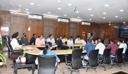Uttarakhand : मुख्य सचिव ने 21 जून को होने वाले अंतरराष्ट्रीय योग दिवस की तैयारियों का जायजा लिया, अधिकारियों को जरूरी निर्देश दिये
