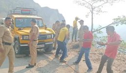Uttarakhand : शादी से पहले ही लड़की समेत पूरा परिवार खत्म, गहरी खाई में गिरा वाहन