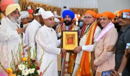 Uttarakhand : हेमकुंड साहिब के लिए संगतें रवाना, 22 मई को खुल रहे हैं कपाट, मुख्यमंत्री और राज्यपाल रहे मौजूद