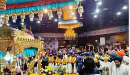 Uttarakhand : हेमकुंड साहिब के कपाट खुले, बड़ी संख्या में श्रद्धालु रहे मौजूद
