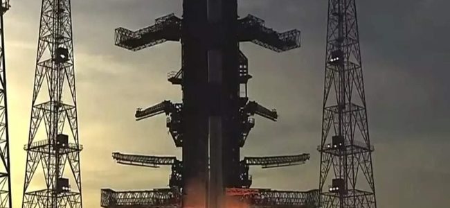 भारत ने प्रक्षेपित किये सिंगापुर के 3 उपग्रह, PSLV-C53 रॉकेट के जरिए पृथ्वी की कक्षा में स्थापित भारत ने प्रक्षेपित किये सिंगापुर के 3 उपग्रह, PSLV-C53 रॉकेट के जरिए पृथ्वी की कक्षा में स्थापित