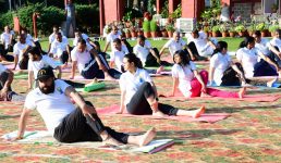 अंतर्राष्ट्रीय योग दिवस : राज्यपाल गुरमीत सिंह ने सामुहिक योग कार्यक्रम में हिस्सा लिया, कहा प्रत्येक व्यक्ति को योग अपने नित्य दिनचर्या में अपनाना चाहिए