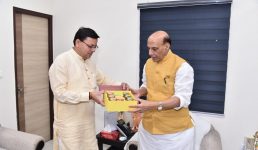 मुख्यमंत्री धामी ने रक्षामंत्री राजनाथ सिंह को अग्निपथ योजना पर पूर्व सैनिकों के सुझाव बताए, दिल्ली में की मुलाकात