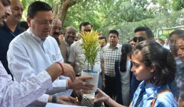 Uttarakhand : ﻿विश्व पर्यावरण दिवस पर मुख्यमंत्री ने किया वृक्षारोपण, कहा  प्रत्येक जनपद में 75 आर्द्रभूमियों की पहचान कर उनका जीर्णोद्धार करेंगे जिलाधिकारी