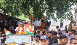 सीएम धामी ने काशीपुर में तिरंगा यात्रा में हिस्सा लिया, लोगों ने किया भव्य स्वागत