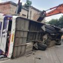 Uttarakhand : 65 यात्रियों से भरी उत्तर प्रदेश की बस ब्रेक फेल के बाद पलटी, 1 यात्री की मौत, 15 लोग घायल