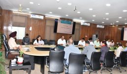 Uttarakhand : मुख्य सचिव ने खाद्य पदार्थों में मिलावट को रोकने हेतु कड़े कदम उठाने के निर्देश दिए, मोबाइल टेस्टिंग वैन बढ़ाने को कहा