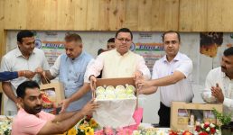 उत्तराखंड से आम, राजमा और शहद दुबई और अमेरिका को निर्यात, सीएम धामी ने किया वाहनों को फ्लैग ऑफ