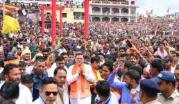 Uttarakhand : देवीधुरा के प्रसिद्ध बग्वाल मेले में शामिल हुए मुख्यमंत्री धामी, कहा मानसखण्ड मंदिर माला मिशन से वाराही मंदिर को भी जोड़ा जाएगा