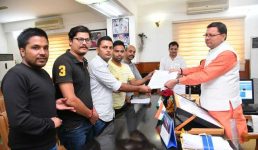 UKSSSC पेपर लीक : ईमानदारी और अपनी मेहनत से परीक्षा पास करने वालों के लिए बड़ी खबर, मुख्यमंत्री ने मुलाकात के बाद कही महत्वपूर्ण बात