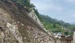 Uttarakhand : पिथौरागढ़-टनकपुर सड़क भूस्खलन के कारण बंद, वाहनों को किया जा रहा है डाइवर्ट