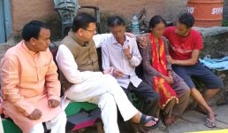 सीएम धामी ने अंकिता भंडारी के परिजनों से घर पर जाकर की मुलाकात, कहा दोषियों को दिलाई जाएगी कड़ी से कड़ी सजा
