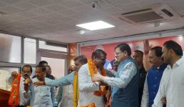 हरिद्वार पंचायत चुनाव : बीजेपी ने बीएसपी को दिया झटका, रविन्द्र पनियाला और लोकेन्द्र चुड़ियाला सहित कई लोग बीजेपी में शामिल