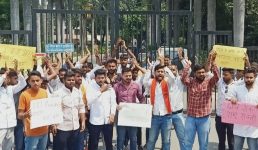 आईआईटी रुड़की में भारी बवाल, बैरिकेडिंग तोड़ी और सुरक्षाकर्मियों से धक्का-मुक्की, नॉनवेज खाने का है मामला