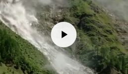 उत्तरकाशी में हाईवे पर खौफनाक भूस्खलन का वीडियो आया सामने, बाल-बाल बचे लोग और गाड़ियां, देखिए