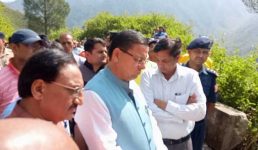 पौड़ी बस दुर्घटना घायलों से मिले मुख्यमंत्री धामी, 32 पहुंचा मौत का आंकड़ा, 18 से ज्यादा लोग हुए हैं घायल, सीएम ने घटनास्थल का भी जायजा लिया