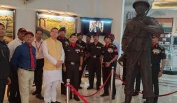 मुख्यमंत्री धामी मध्य प्रदेश में महार रेजीमेंट के कार्यक्रम में स्वर्गीय पिताजी को याद कर हुए भावुक, सैनिक सम्मेलन में की शिरकत