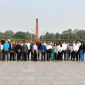 राष्ट्रीय खेल पुरस्कार समारोह से एक दिन पहले कई पुरस्कार विजेता एथलीट और कोच दिल्ली के राष्ट्रीय युद्ध स्मारक भ्रमण करने पहुंचे, शहीद भारतीय सैनिकों को श्रद्धांजलि दी